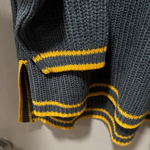 Bioworld Grey and Gold V-Neck Harry Potter Hufflepuff Hooded Sweater - Picture 5 of 8